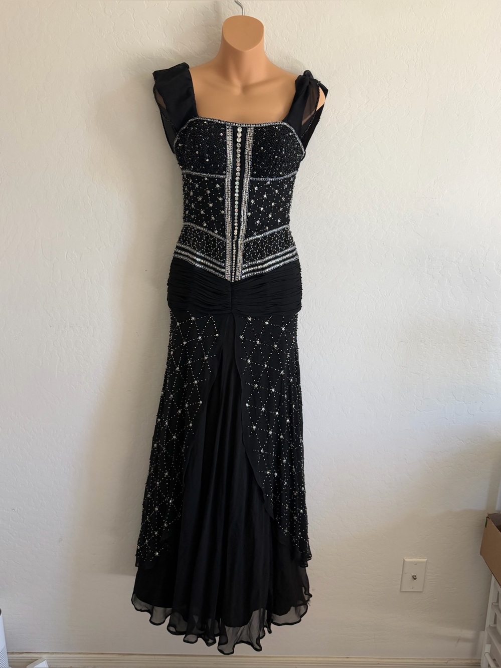 Alyce Designs Vintage Beaded Silk Formal Dress Gown Size 4 Black